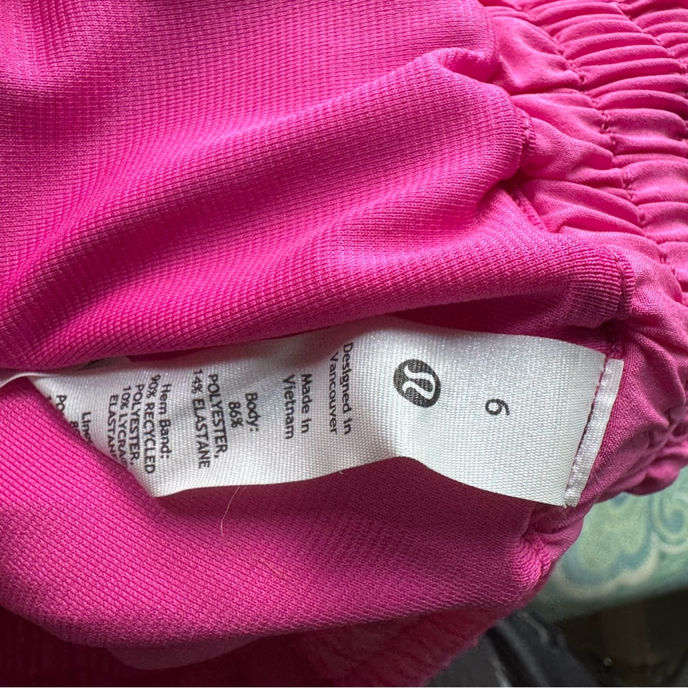 Lululemon Sonic Pink Hotty Hot Shorts 2.5in - Picture 3 of 3